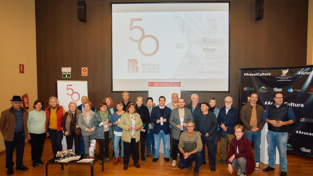 Un momento de presentación del 50º aniversario de la Biblioteca Municipal de Arucas, con Labrantes de la palabra.