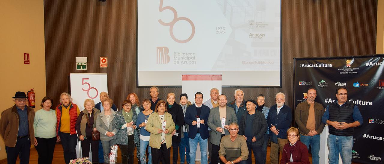 Un momento de presentación del 50º aniversario de la Biblioteca Municipal de Arucas, con Labrantes de la palabra.