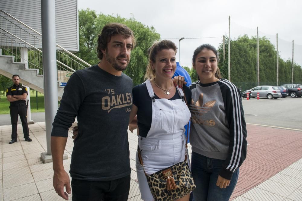 Fernando Alonso en el circuito de La Morgal para grabar un anuncio