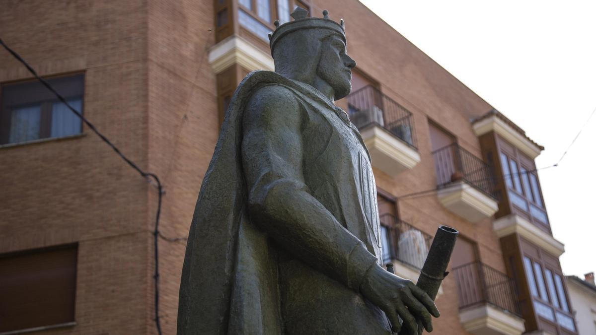 Estatua dedicada a Jaume I en Banyeres.