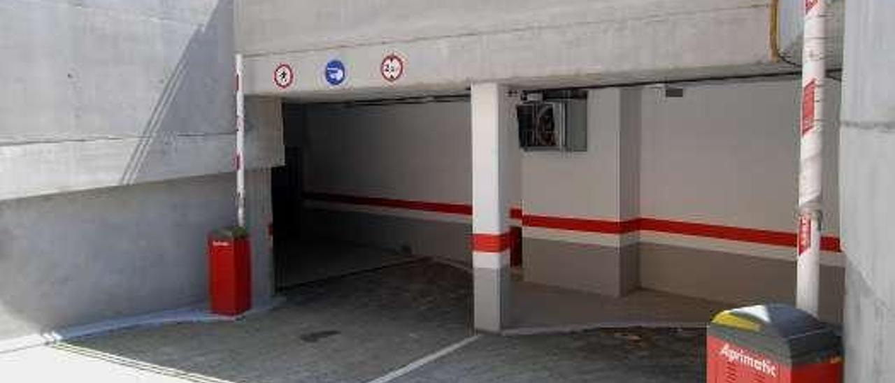 Acceso al parking subterráneo de Sama.