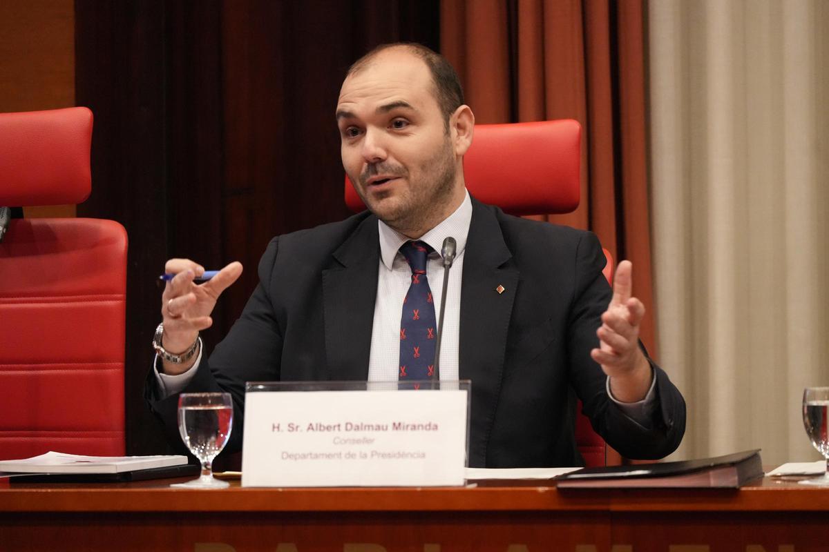El conseller de Presidencia, Albert Dalmau, este jueves en el Parlament.