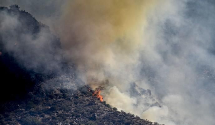 TEJEDA. Incendio en La Cumbre, vista desde el Bentayga cuenca de Tejeda.  | 11/08/2019 | Fotógrafo: José Pérez Curbelo