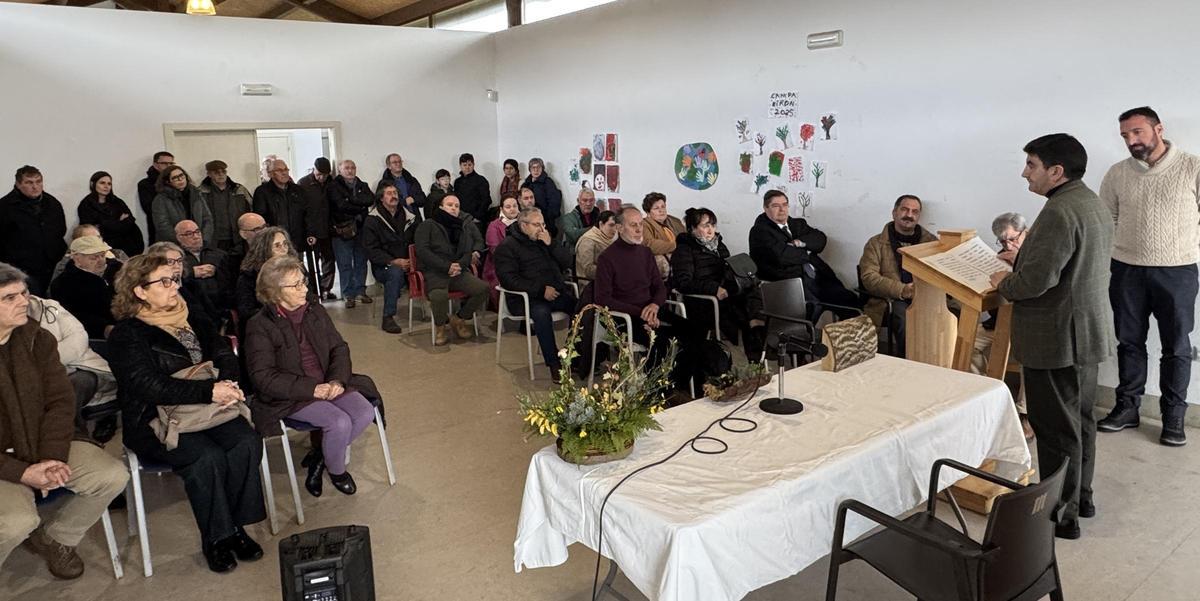 O delegado do Goberno e o alcalde, á dereita, no acto celebrado en Eirón.
