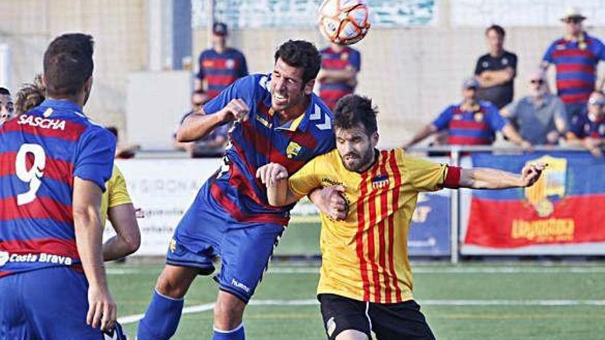 El partit entre el Llagostera i el Sant Andreu es va decidir al darrer instant.