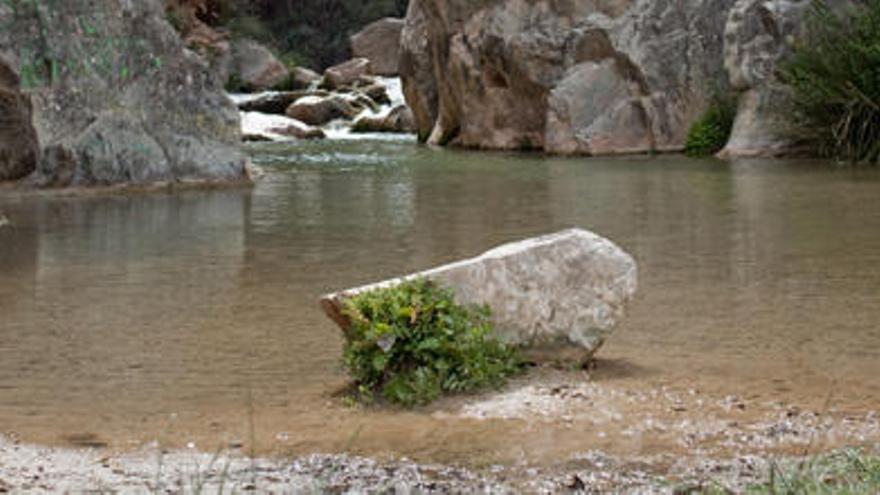 El encajonamiento del Río Chelva crea parajes preciosos.