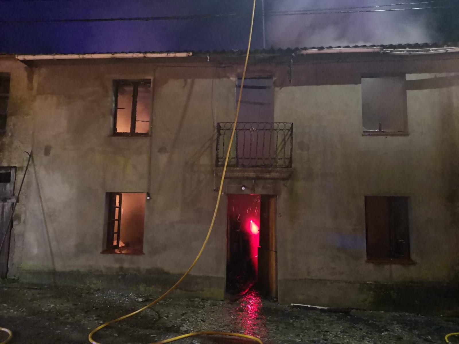 Un incendio calcina una casa en Bergondo