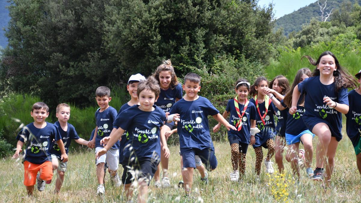 Niños y niñas, durante unas colonias de Fundesplai.