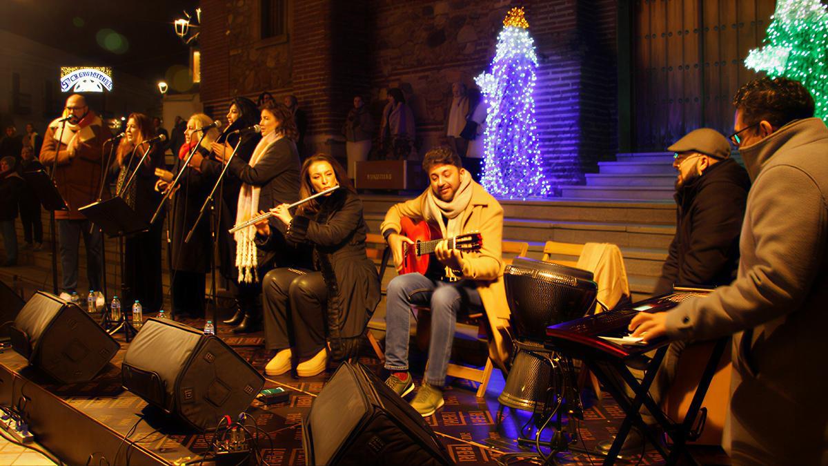 Elenco de artistas que acompañan a Ostalinda Suárez