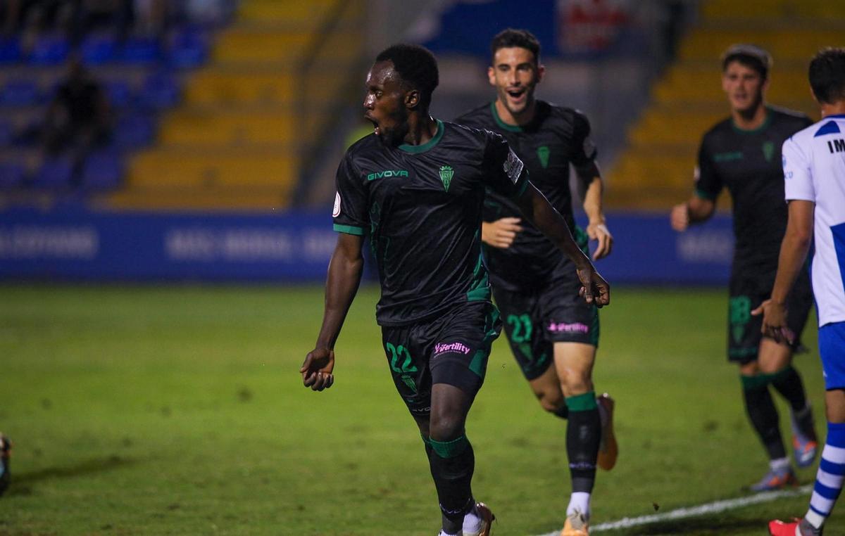 Diarra celebra su gol ante el Alcoyano en El Collao.
