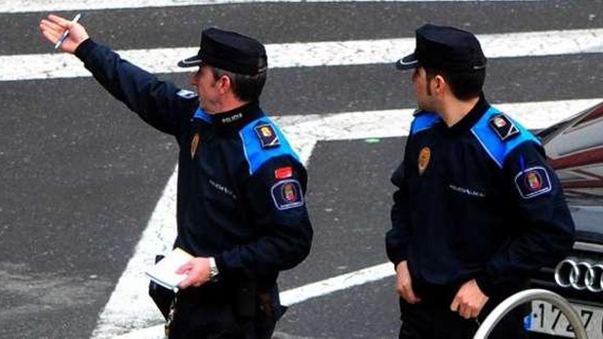 La Policía Local de Vilagarcía tendrá refuerzos en verano.  // Iñaki Abella