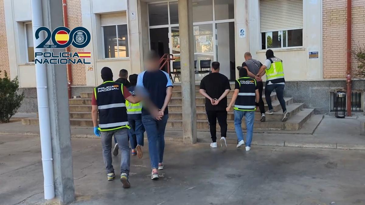 VÍDEO | La Policía Nacional detiene a 14 ultras más de Sevilla y Betis por la pelea en Nervión antes del primer derbi de la temporada