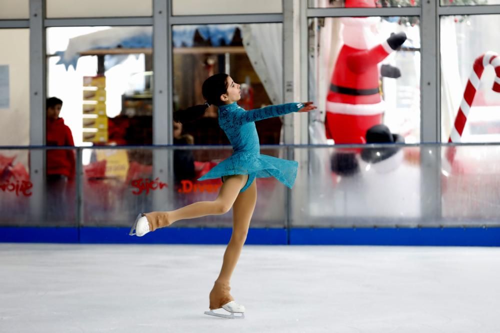 Exhibición de patinaje sobre hielo en Gijón