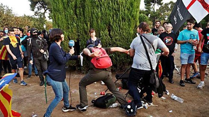 Manifestants agredeixen periodistes al Parlament