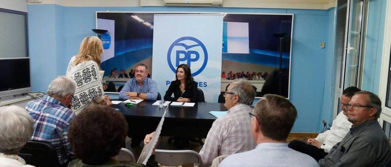 Asistentes a la última junta local del PP de Avilés, el pasado 30 de septiembre.