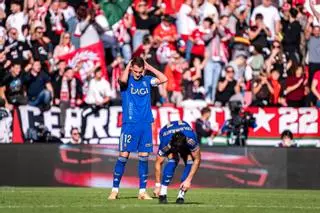 EN IMÁGENES: La dolorosa derrota del Real Oviedo ante el Sevilla, con desplazamiento de centenares de aficionados azules