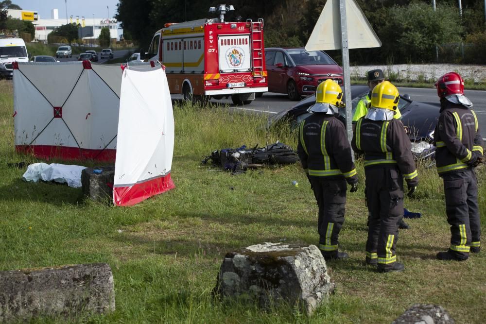 Un motorista fallece en un accidente en Guísamo