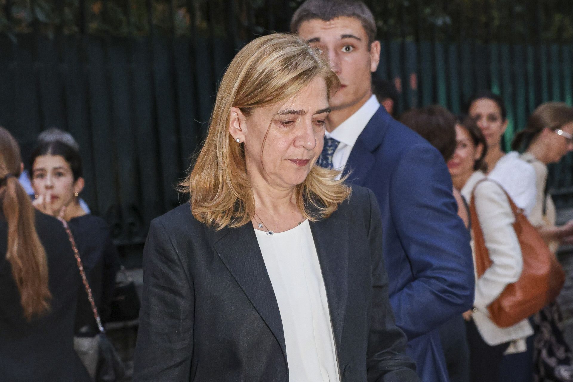 INFANTA CRISTINA PREOCUPACIÓN Estos son los motivos por los que la infanta Cristina está preocupada y 'desbordada'