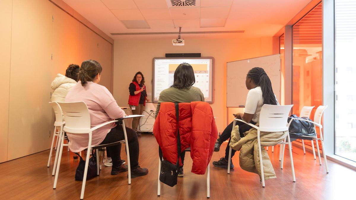 Usuarias del programa de empleo de Cruz Roja.