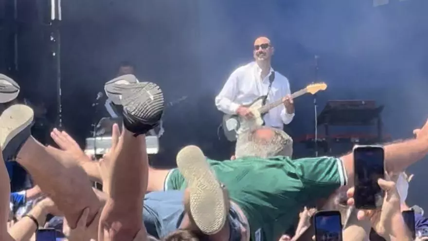 Locura con The Rapants en la fan zone del Deportivo en Riazor