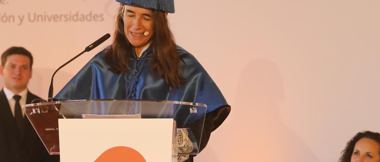 La científica alicantina María Blasco, investida doctora Honoris Causa por la VIU.