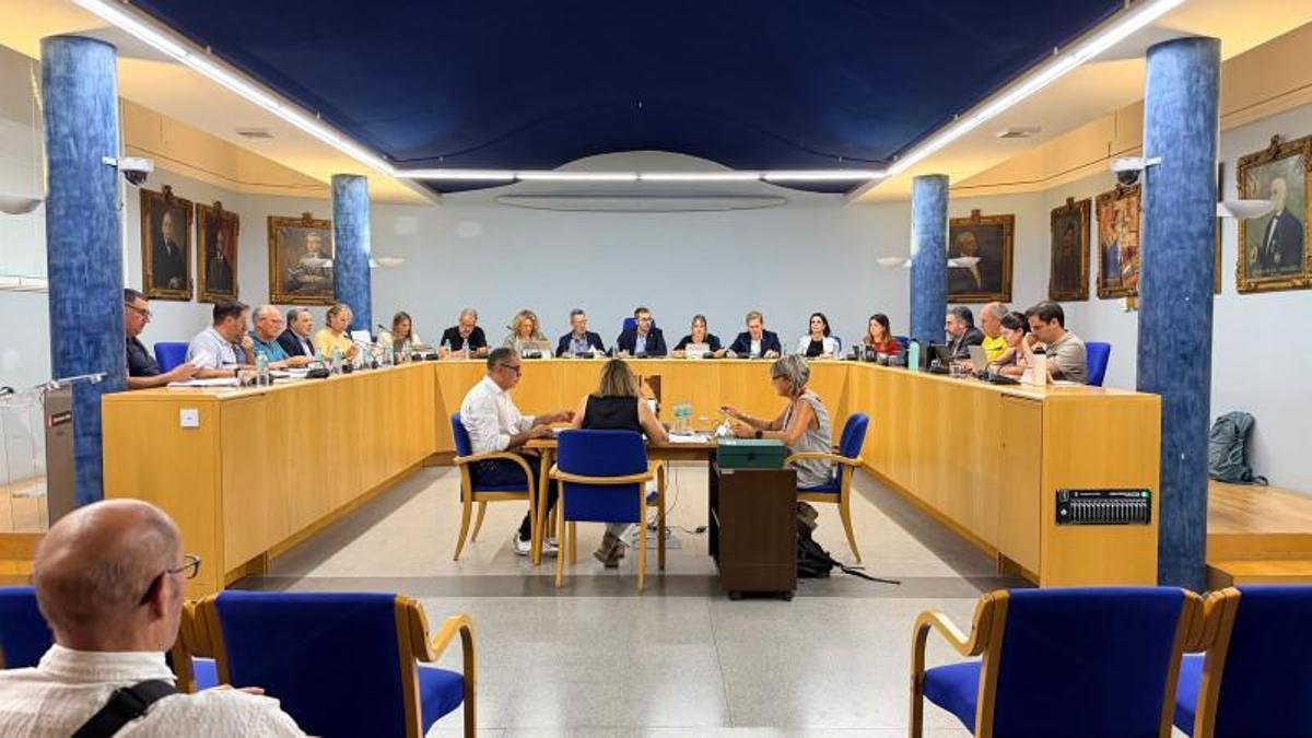 Ple municipal d'Olot on s'ha suspès temporalment la tramitació de la rehabilitació del Nucli Antic