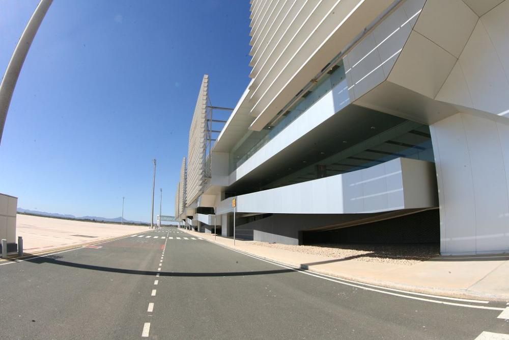 Ruta en imágenes por el aeropuerto de Corvera