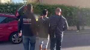 Imagen de uno de los detenidos en esta operación de Mossos