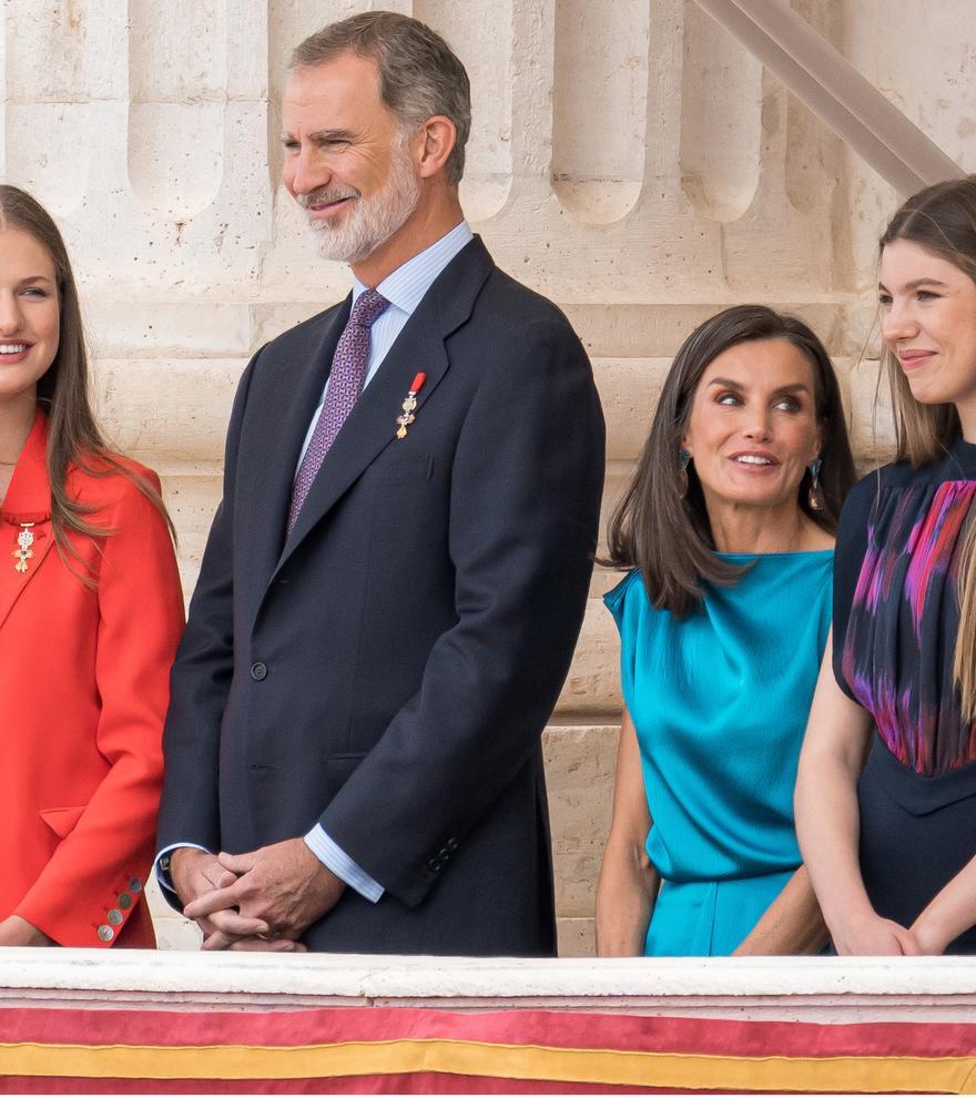 Este ha sido el look elegido por Letizia para los actos del X aniversario de proclamación de S. M. el rey Felipe VI