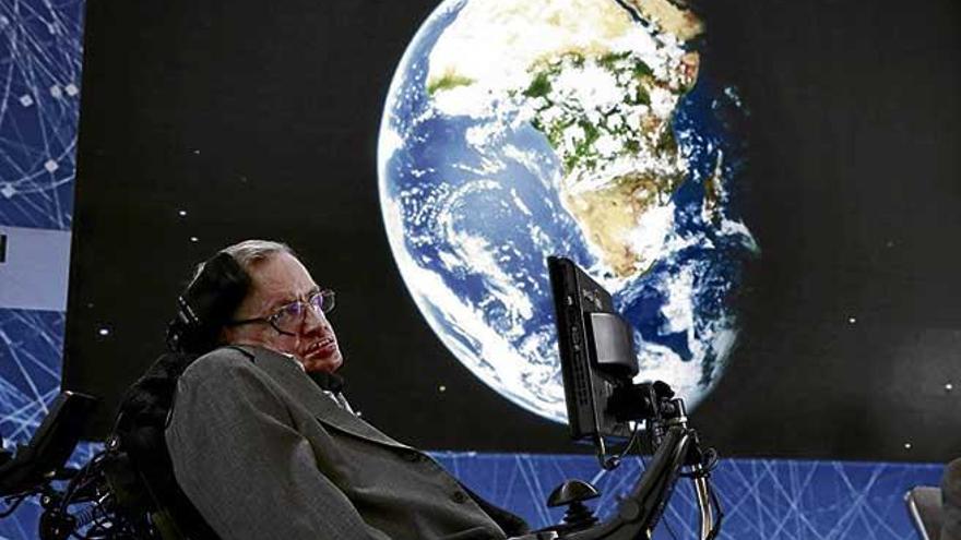 Hawking, en la presentación del proyecto ´Starshot´ de viajes interestelares.