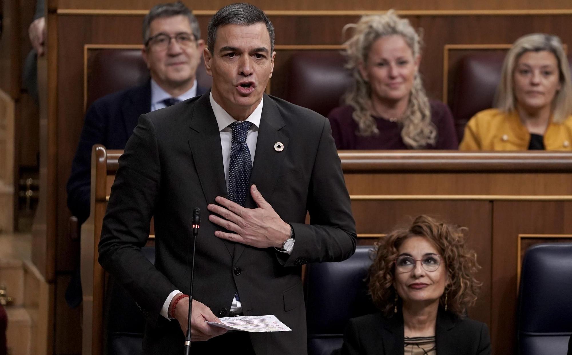 Pedro Sánchez y Montero en la sesión de control al Gobierno en el Congreso.