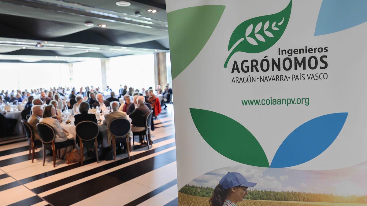 El Colegio de Ingenieros Agrónomos de Aragón, Navarra y País Vasco celebró su jornada anual con la entrega de premios a sus colegiados.