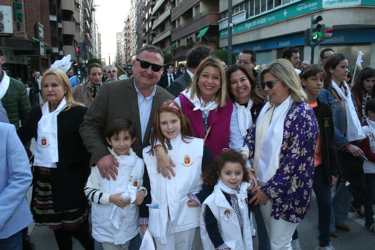 Familias al completo participaban en el ‘Anuncio’, preámbulo de la Semana Santa.