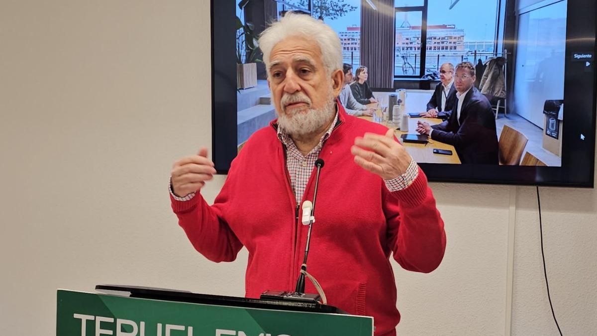 Manolo Gimeno, portavoz del Movimiento Ciudadano Teruel Existe, en la sede de Teruel.