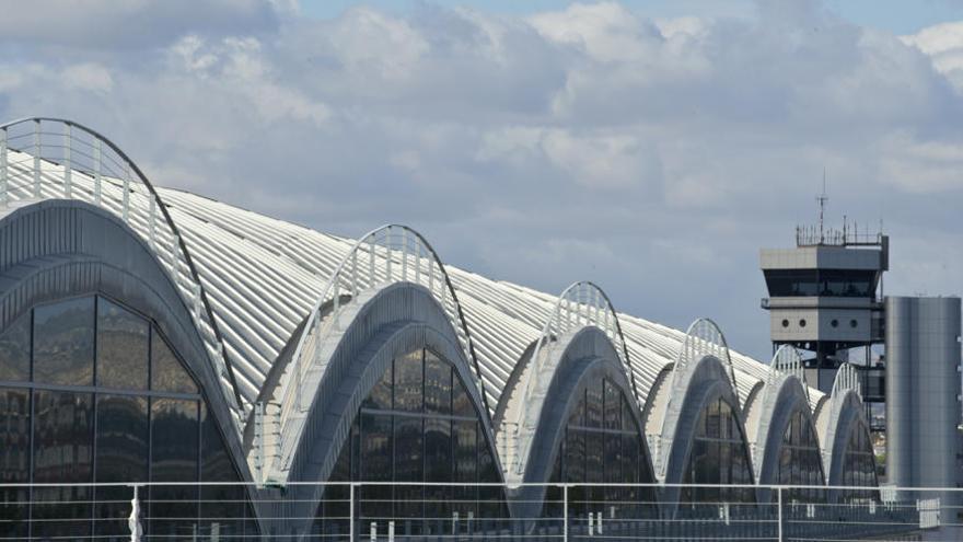 Aena concluye los trabajos para evitar las goteras en el aeropuerto de Alicante-Elche