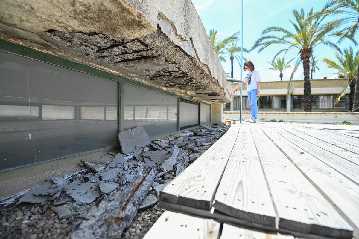 Mal estado de una de las fachadas superiores en La Torreta