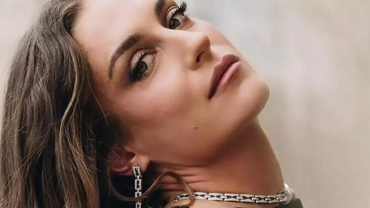 ¿Cuántas veces le dijeron a Alexia lo guapa que estaba? Así fueron sus looks que impresionaron en los Goya