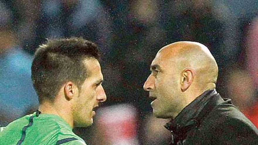 Abelardo discute con Estrada Fernández en Granada.