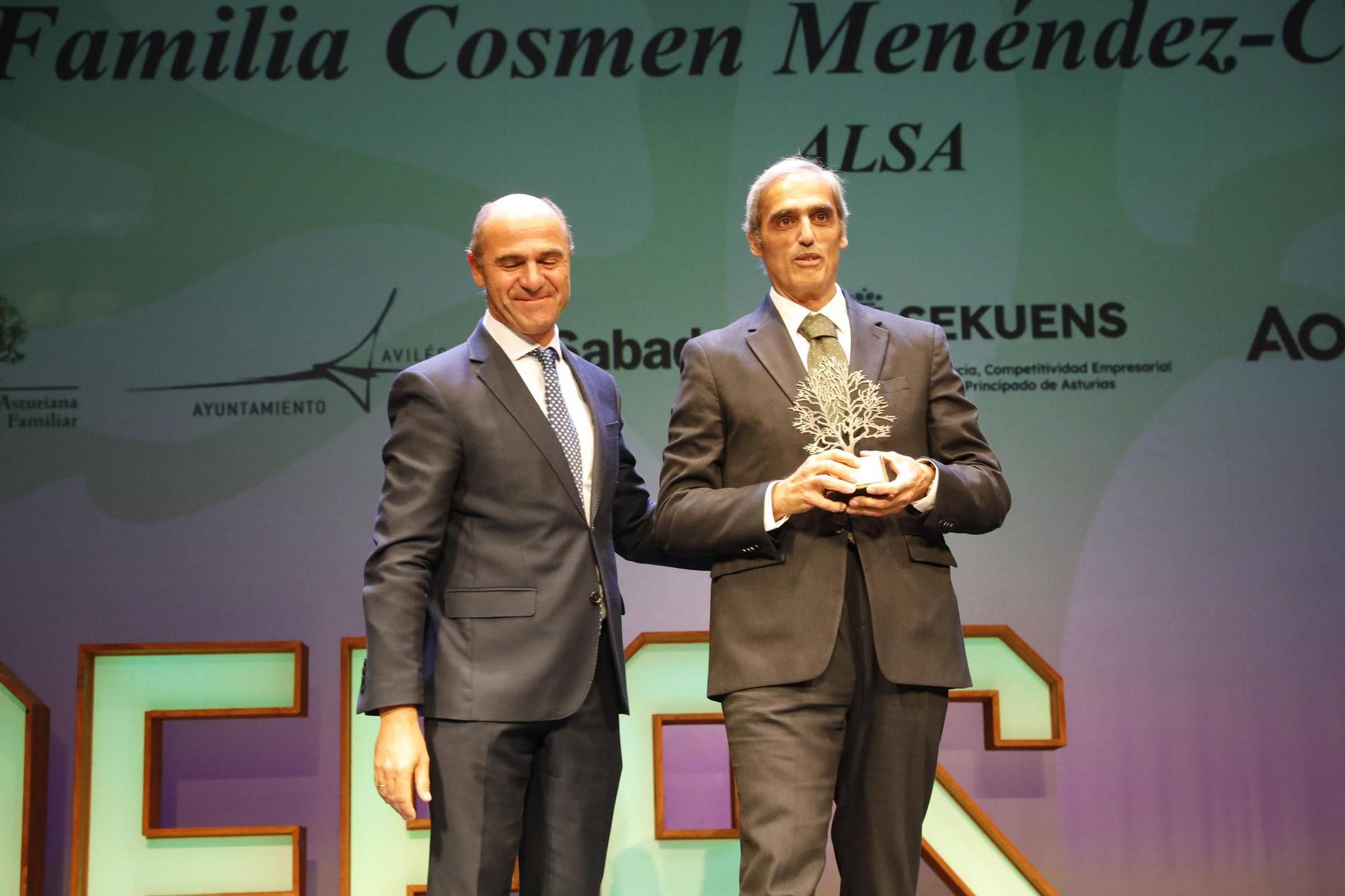 Entrega del premio "Familia Empresaria" a la familia Cosmen Menéndez-Castañedo