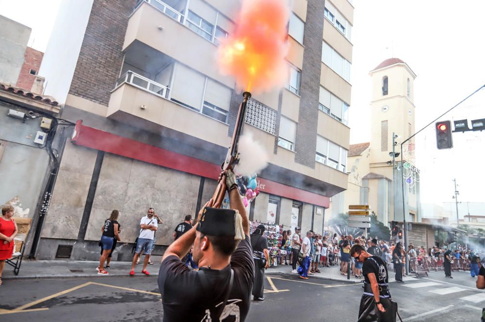 Más cara, pero a tiempo, ha llegado la pólvora para protagonizar la guerrilla de arcabucería de las fiestas de Sant Jaume de Guardamar