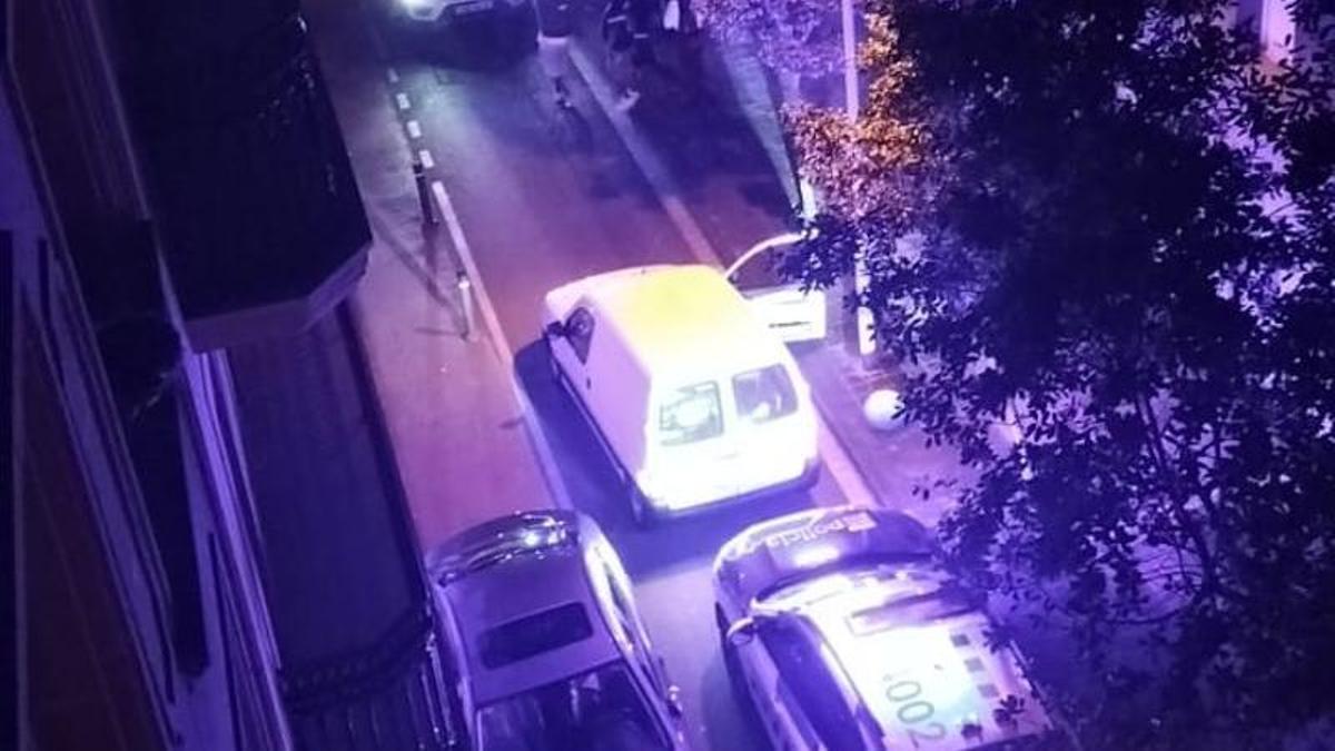 Imatge de la detenció des d'un edifici del carrer Pujada del Castell