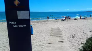 Reabren la playa del Marenyet en Cullera tras superarse el episodio de contaminación bacteriana