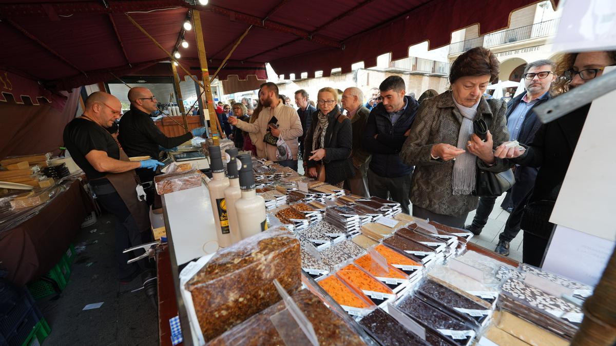 Los turrones artesanales son un clásico cada año en la Fira de Santa Caterina.