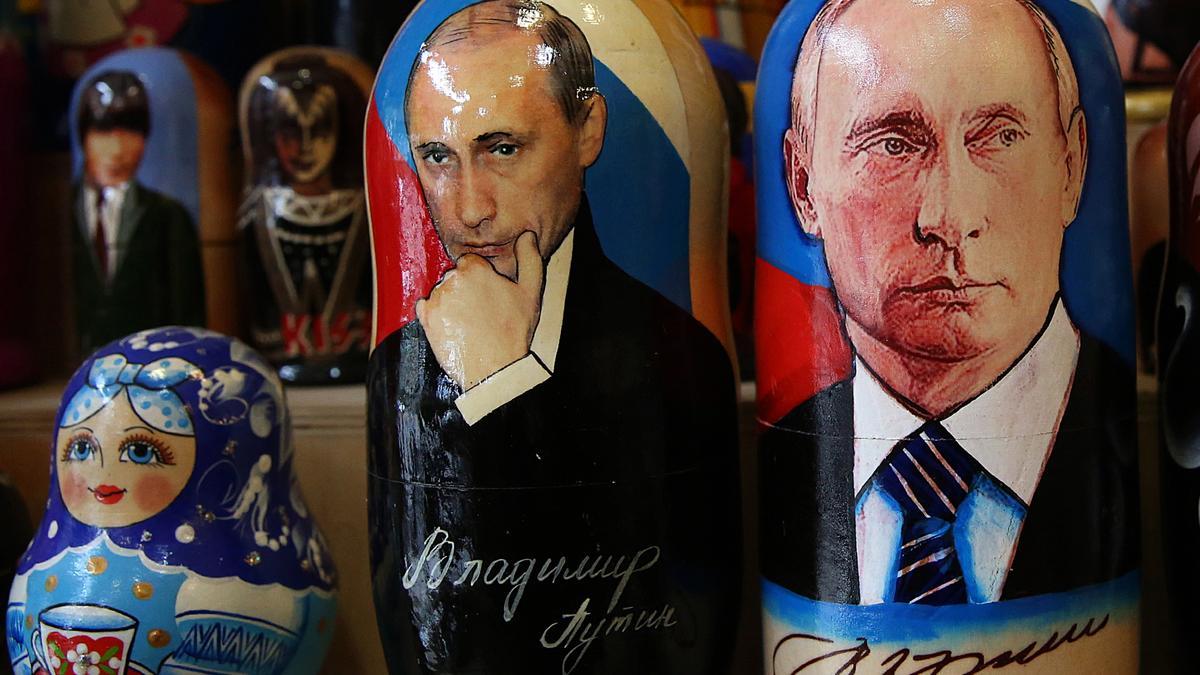 Muñecas rusas pintadas con el rostro de Putin