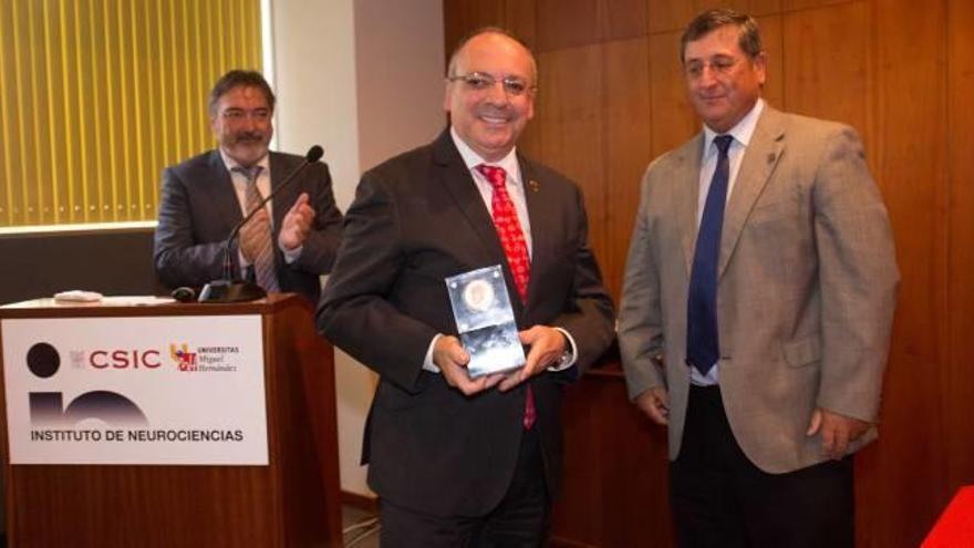 Juan Lerma recibe la Medalla de Oro, el máximo galardón del Instituto de Neurociencias