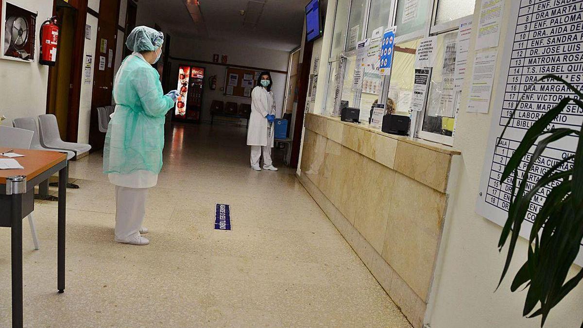 Trabajadoras del centro de salud de Moaña en las instalaciones