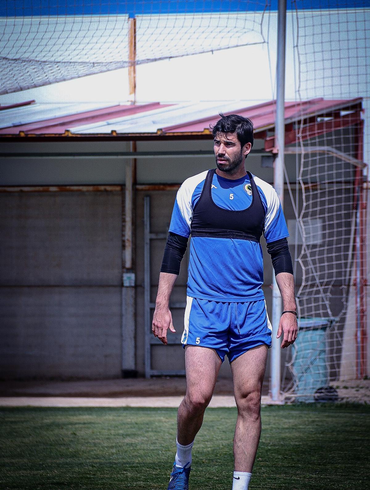 Monsalve, durante un entrenamiento antes de jugar el partido contra el Betis Deportivo en Sevilla.