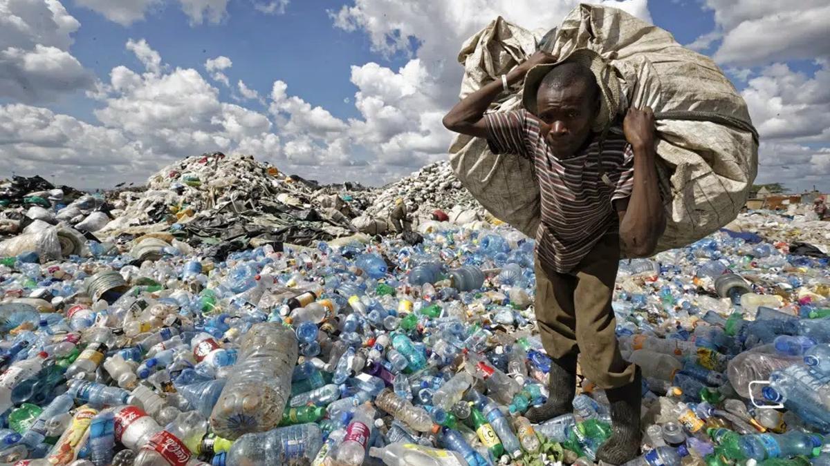 彼らは、より持続可能な条件でプラスチックを生産するための新しいアプローチについて説明しています。
