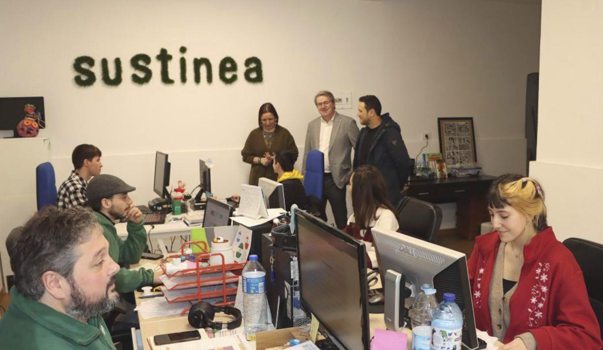 Manuel Pardo, durante su visita a la sede de Sustinea en Ourense. | FDV