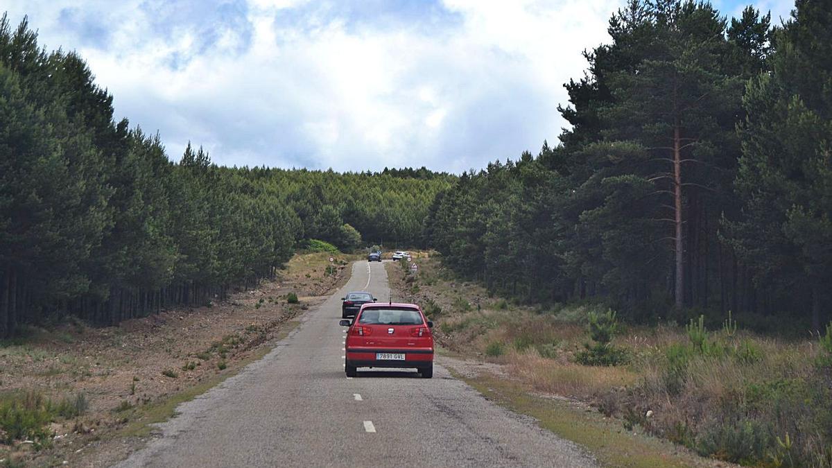 Carretera fronteriza de Puebla a Rihonor de Castilla, que será reformada. | A. S.